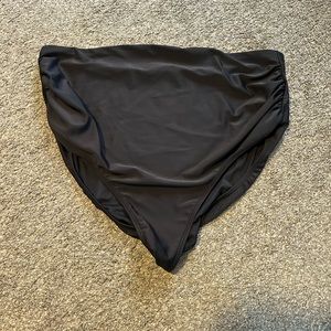 Maternity bathing suit bottoms in black - size xl
